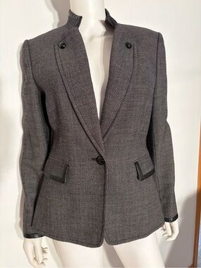 #750 Tahari ASL Beautiful Black-and-Gray Textured Fitted Blazer. Like New Cond